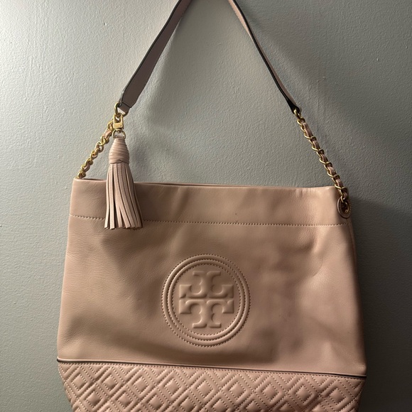 Tory Burch Handbags - Tory Burch Fleming Hobo Shoulder bag